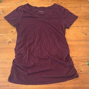 Liz Lange maternity v neck tshirt maroon medium women